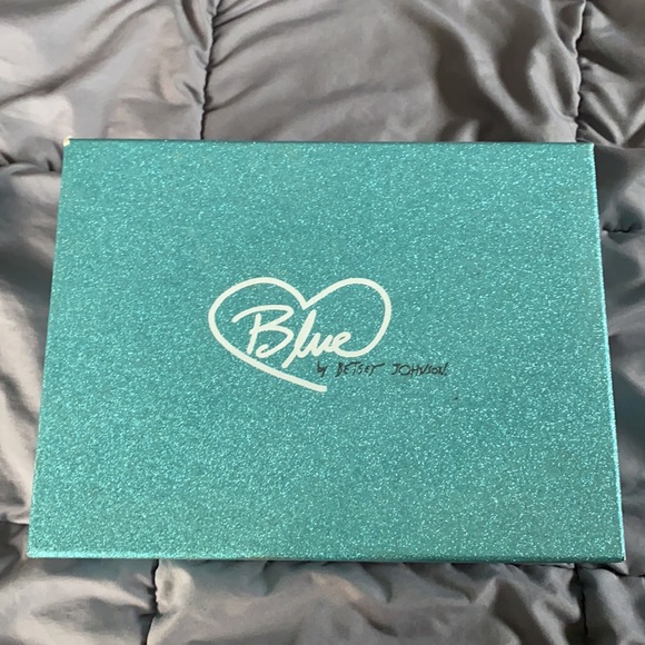 Betsy Johnson Diamond Silver Blue Bottom Wedding Heels Size 7 - Picture 4 of 7